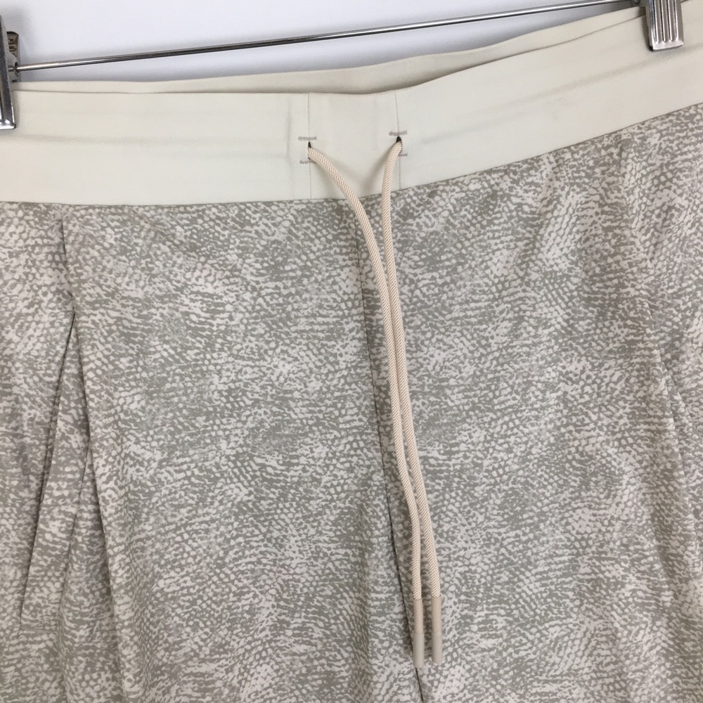 ATHLETA Venture Printed Pant High Rise Jogger Women’s Size 8 Cream Gray - Picture 13 of 16